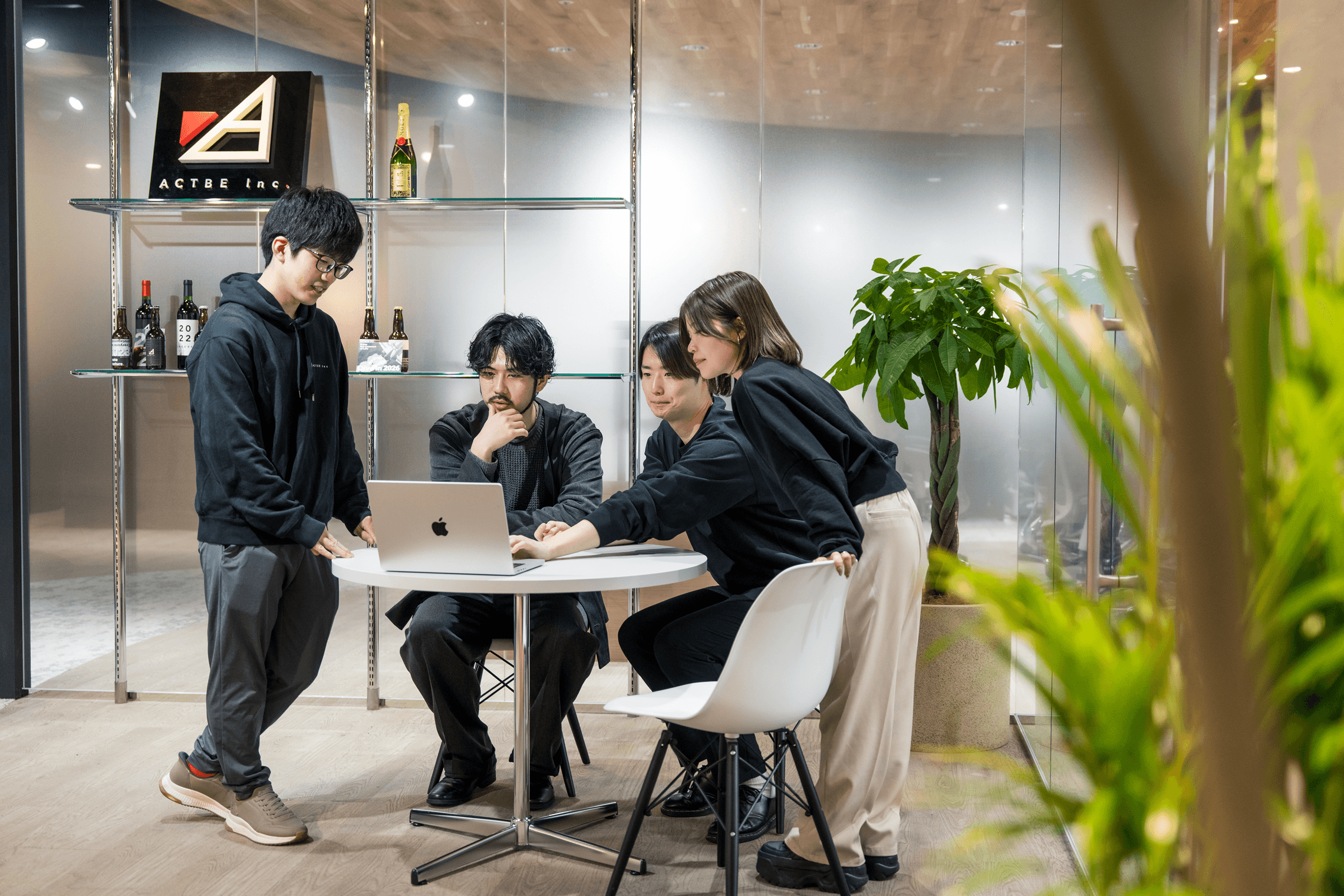 永続的に成長を続ける企業をつくり、そこに在籍するひとも成長をつづける組織である。